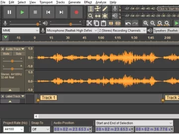 Popular free DAW Audacity in dark mode.